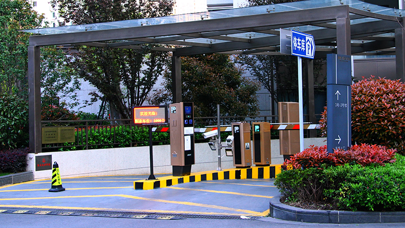 不要成为“泡水车”，这样停放更安心